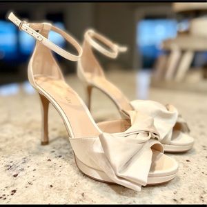 NWT Kate Spade New York Bridal Bow Satin stiletto heels